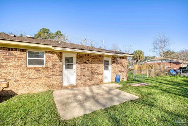 7599 Woods Rd, Pensacola, FL 32526