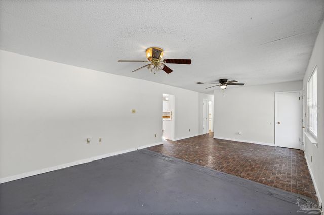 7599 Woods Rd, Pensacola, FL 32526