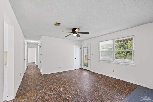 7599 Woods Rd, Pensacola, FL 32526