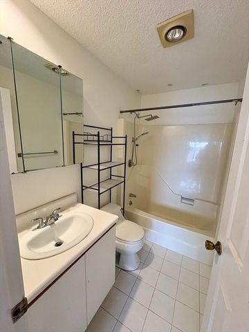 3920 Mystic Valley Pkwy 206, Medford, MA 02155
