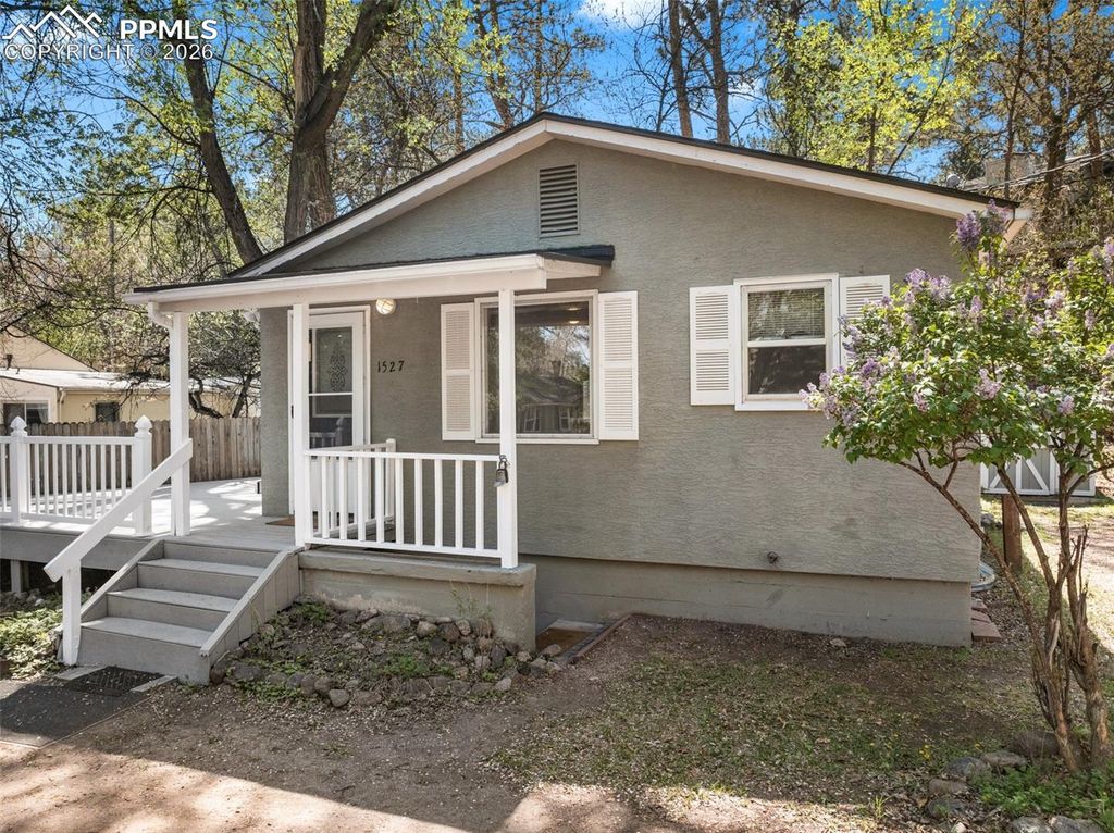 1527 W Cheyenne Road, Colorado Springs, CO 80906