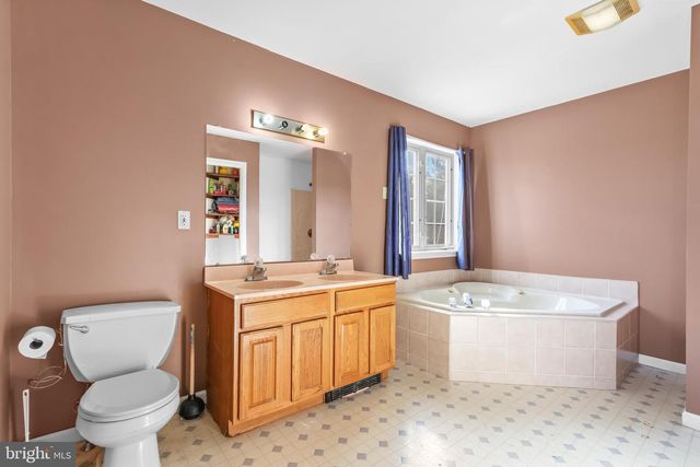 2247 REO DR, Effort, PA 18330