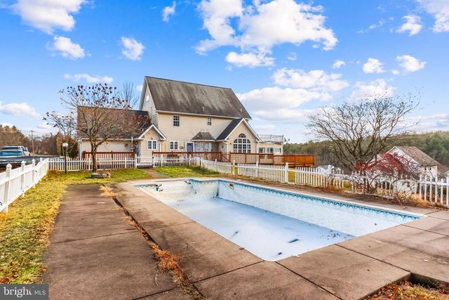 2247 REO DR, Effort, PA 18330