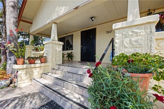707 W 49th Street, Los Angeles, CA 90037