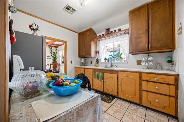 707 W 49th Street, Los Angeles, CA 90037