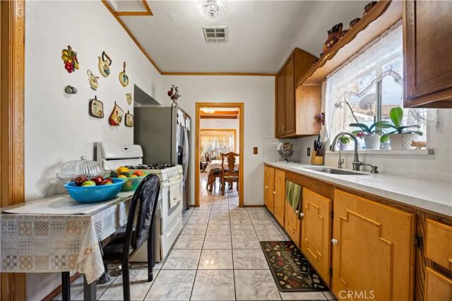 707 W 49th Street, Los Angeles, CA 90037