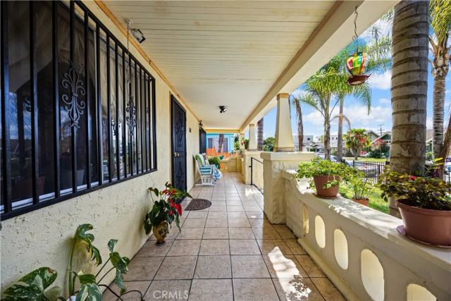 707 W 49th Street, Los Angeles, CA 90037
