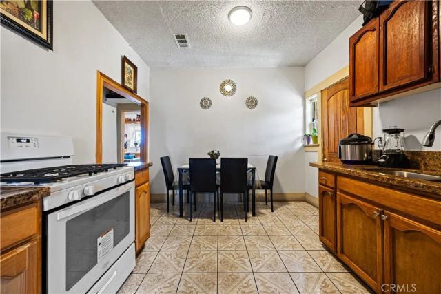 707 W 49th Street, Los Angeles, CA 90037