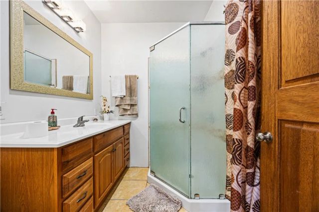 707 W 49th Street, Los Angeles, CA 90037