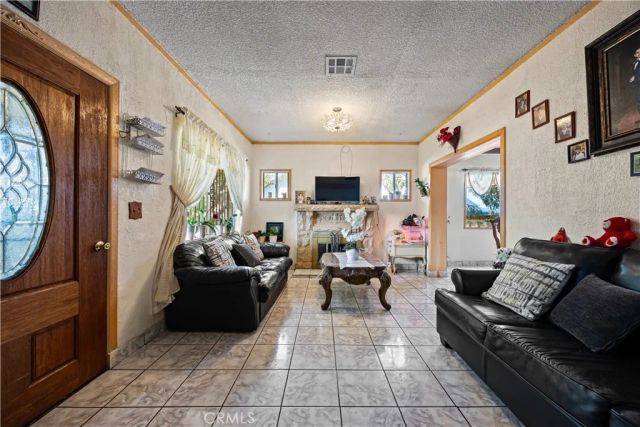 707 W 49th Street, Los Angeles, CA 90037