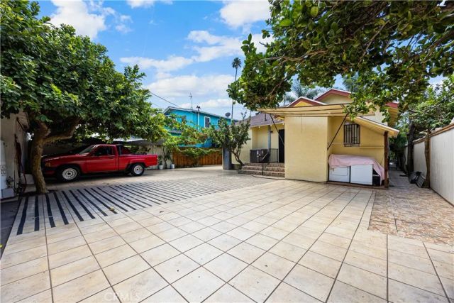 707 W 49th Street, Los Angeles, CA 90037