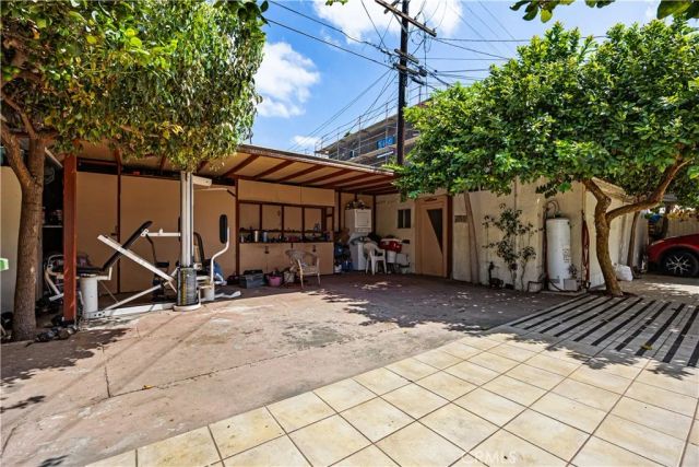 707 W 49th Street, Los Angeles, CA 90037