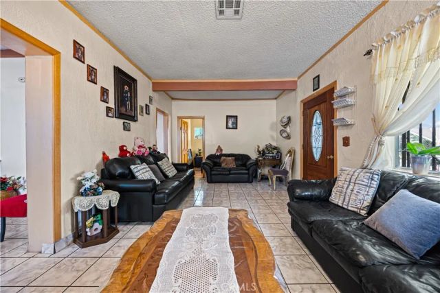 707 W 49th Street, Los Angeles, CA 90037