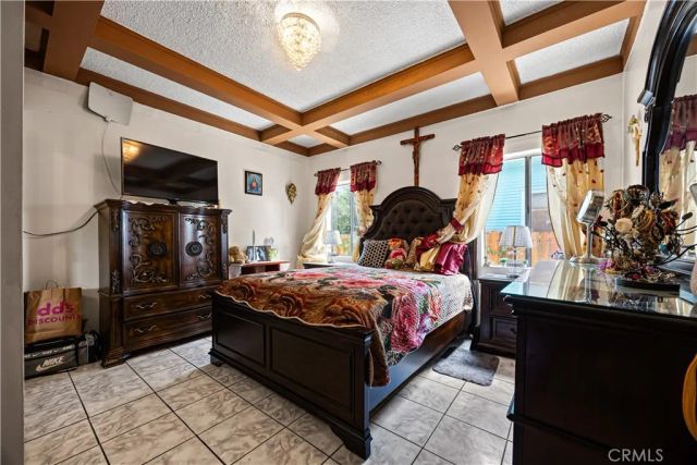 707 W 49th Street, Los Angeles, CA 90037