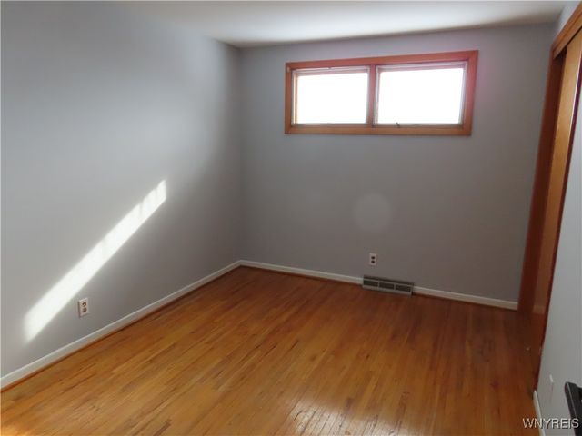 5 Grand Prix Drive, Cheektowaga, NY 14227