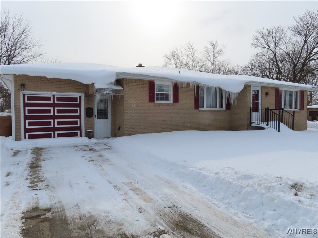 5 Grand Prix Drive, Cheektowaga, NY 14227