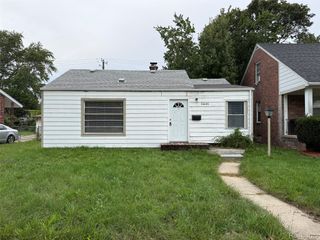 15645 Semrau Avenue, Eastpointe, MI 48021