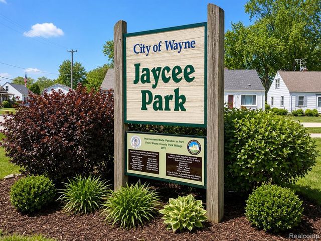 34290 Richard Street, Wayne, MI 48184