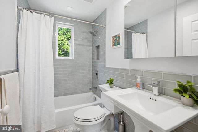 6207 ADELAIDE DR, Bethesda, MD 20817