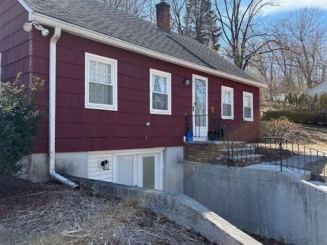 225 Golden Hill Ave, Haverhill, MA 01830
