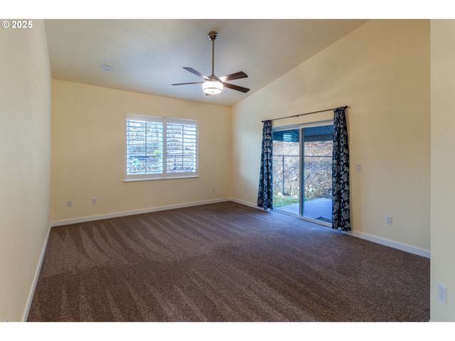 1851 Ne ALAMEDA Ave, Roseburg, OR 97470