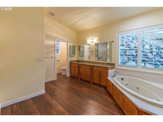 1851 Ne ALAMEDA Ave, Roseburg, OR 97470