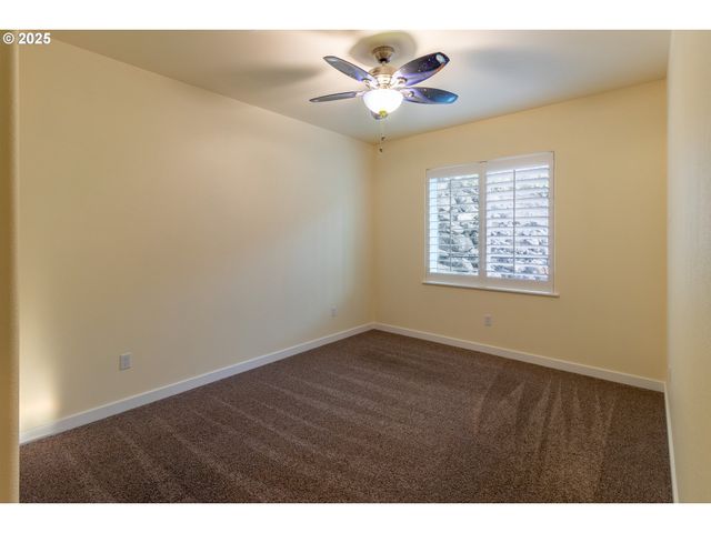 1851 Ne ALAMEDA Ave, Roseburg, OR 97470