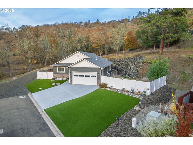 1851 Ne ALAMEDA Ave, Roseburg, OR 97470