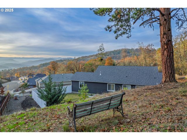 1851 Ne ALAMEDA Ave, Roseburg, OR 97470