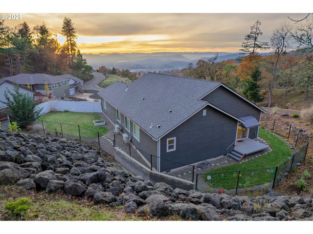 1851 Ne ALAMEDA Ave, Roseburg, OR 97470