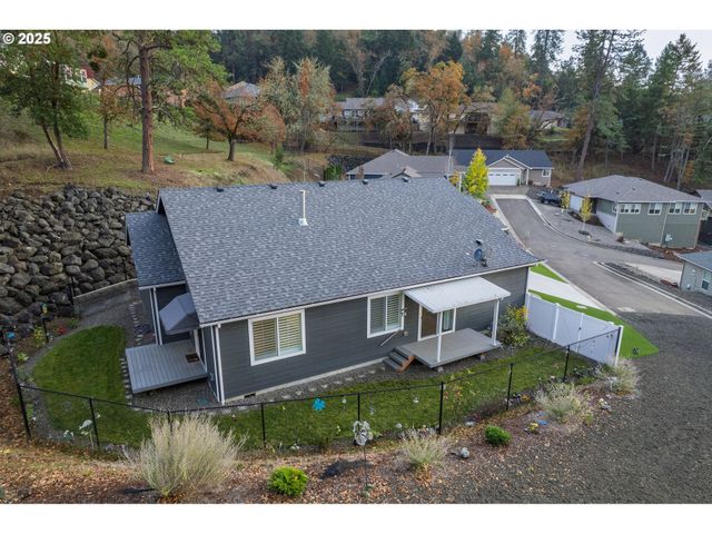 1851 Ne ALAMEDA Ave, Roseburg, OR 97470
