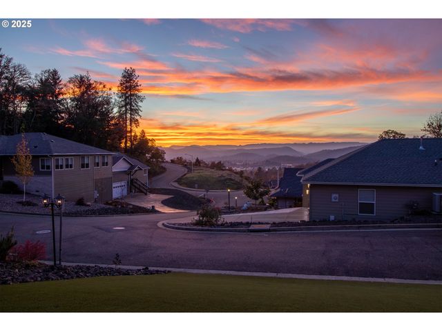 1851 Ne ALAMEDA Ave, Roseburg, OR 97470