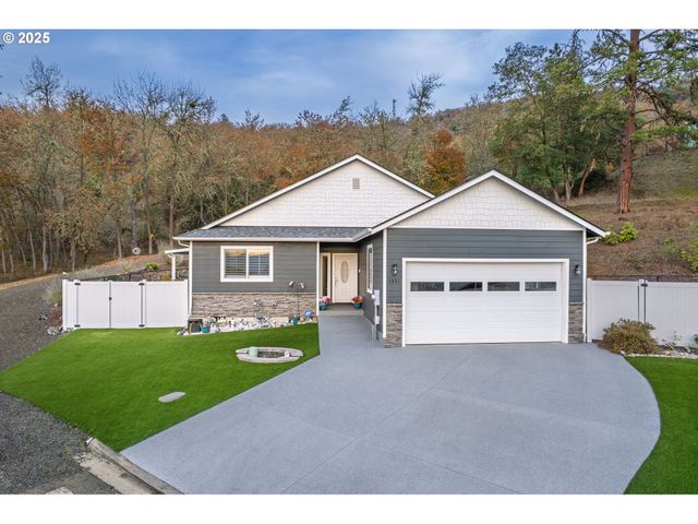 1851 Ne ALAMEDA Ave, Roseburg, OR 97470