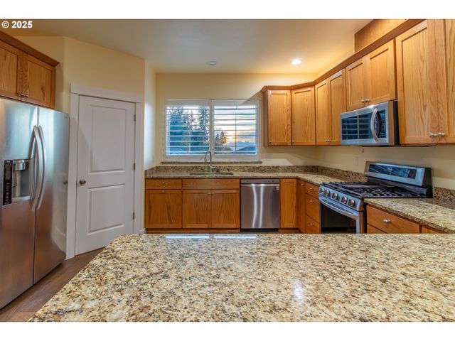 1851 Ne ALAMEDA Ave, Roseburg, OR 97470