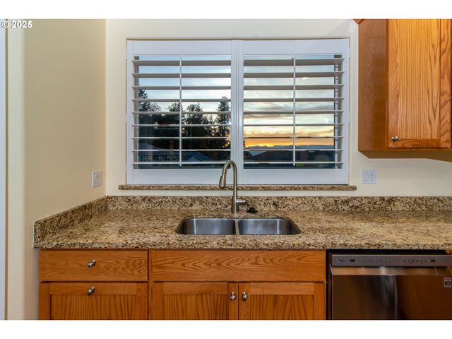 1851 Ne ALAMEDA Ave, Roseburg, OR 97470