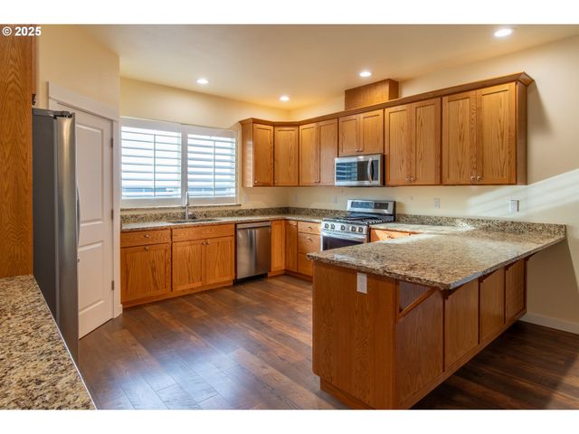 1851 Ne ALAMEDA Ave, Roseburg, OR 97470