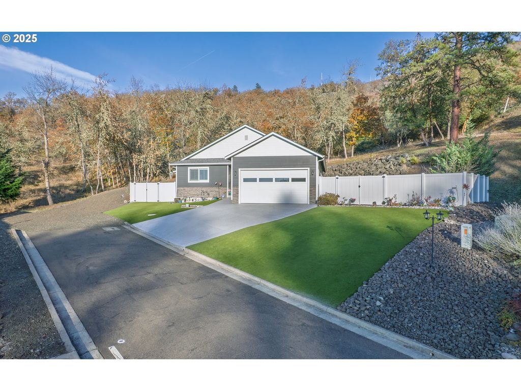 1851 Ne ALAMEDA Ave, Roseburg, OR 97470