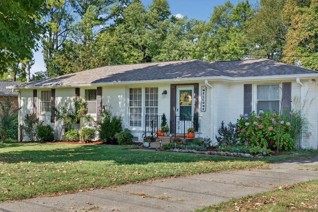 8307 Luree Ln, Hermitage, TN 37076