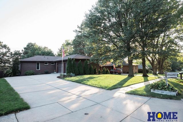 6921 Bernese Boulevard, Lincoln, NE 68516