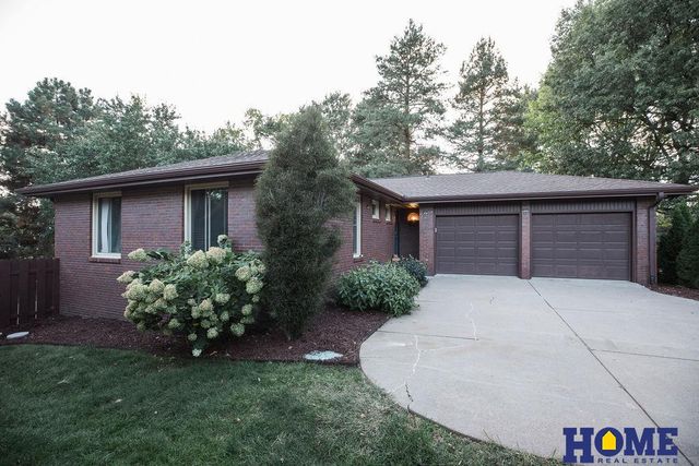 6921 Bernese Boulevard, Lincoln, NE 68516