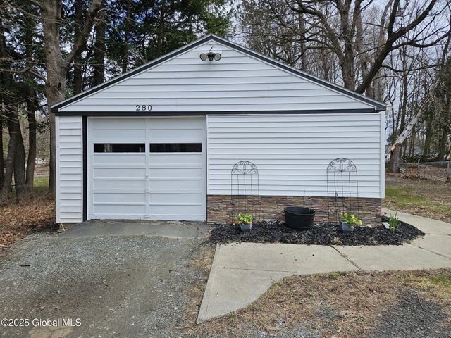 280 S Lake Avenue, Brunswick, NY 12180