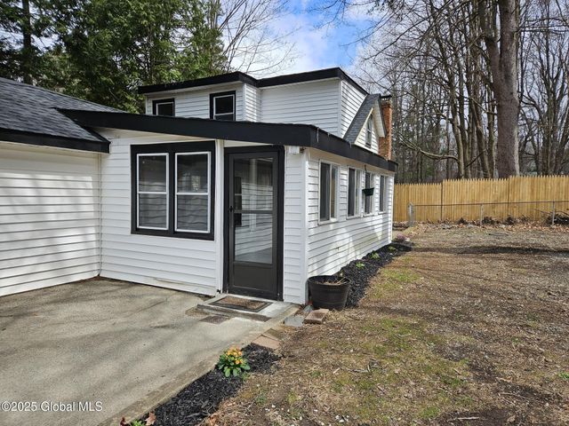 280 S Lake Avenue, Brunswick, NY 12180
