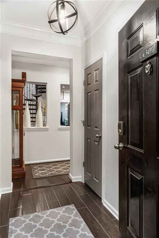 Image 4 of property listing at 4307 Westchester Ridge NE, Brookhaven, GA 30319