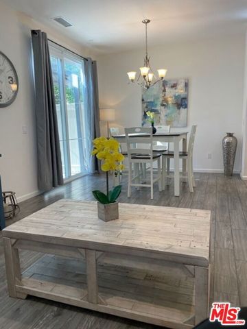 7603 N Honor Way, Van Nuys, CA 91405