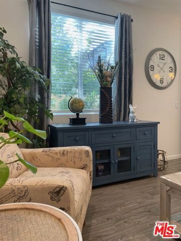 7603 N Honor Way, Van Nuys, CA 91405