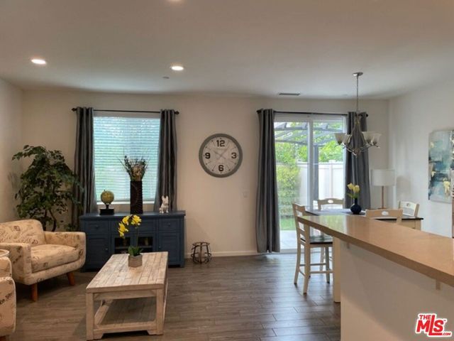 7603 N Honor Way, Van Nuys, CA 91405