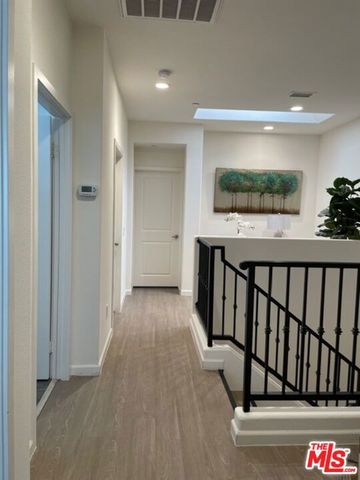 7603 N Honor Way, Van Nuys, CA 91405