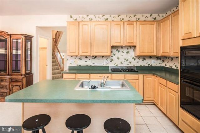 8359 REGAL OAK CT, Springfield, VA 22152