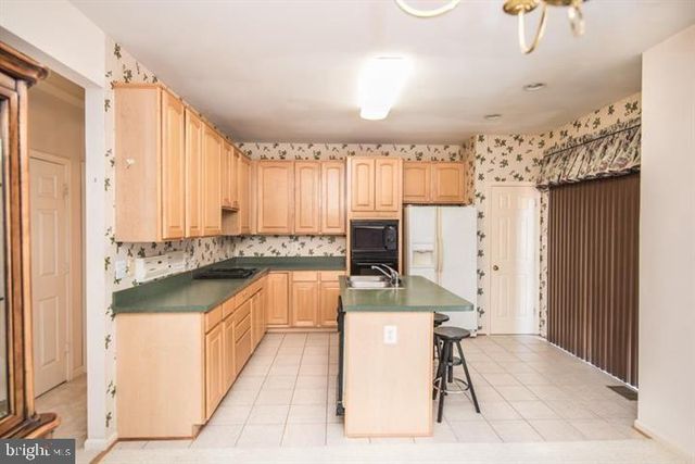 8359 REGAL OAK CT, Springfield, VA 22152