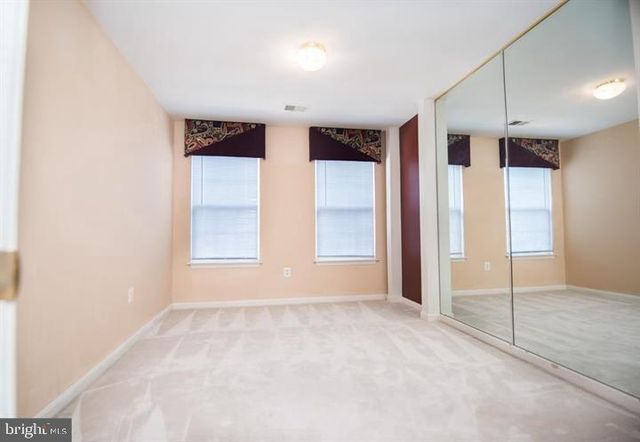8359 REGAL OAK CT, Springfield, VA 22152